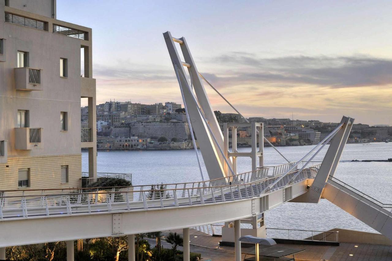 דירות סליאמה Chic 2Br Penthouse Steps From The Promenade מראה חיצוני תמונה