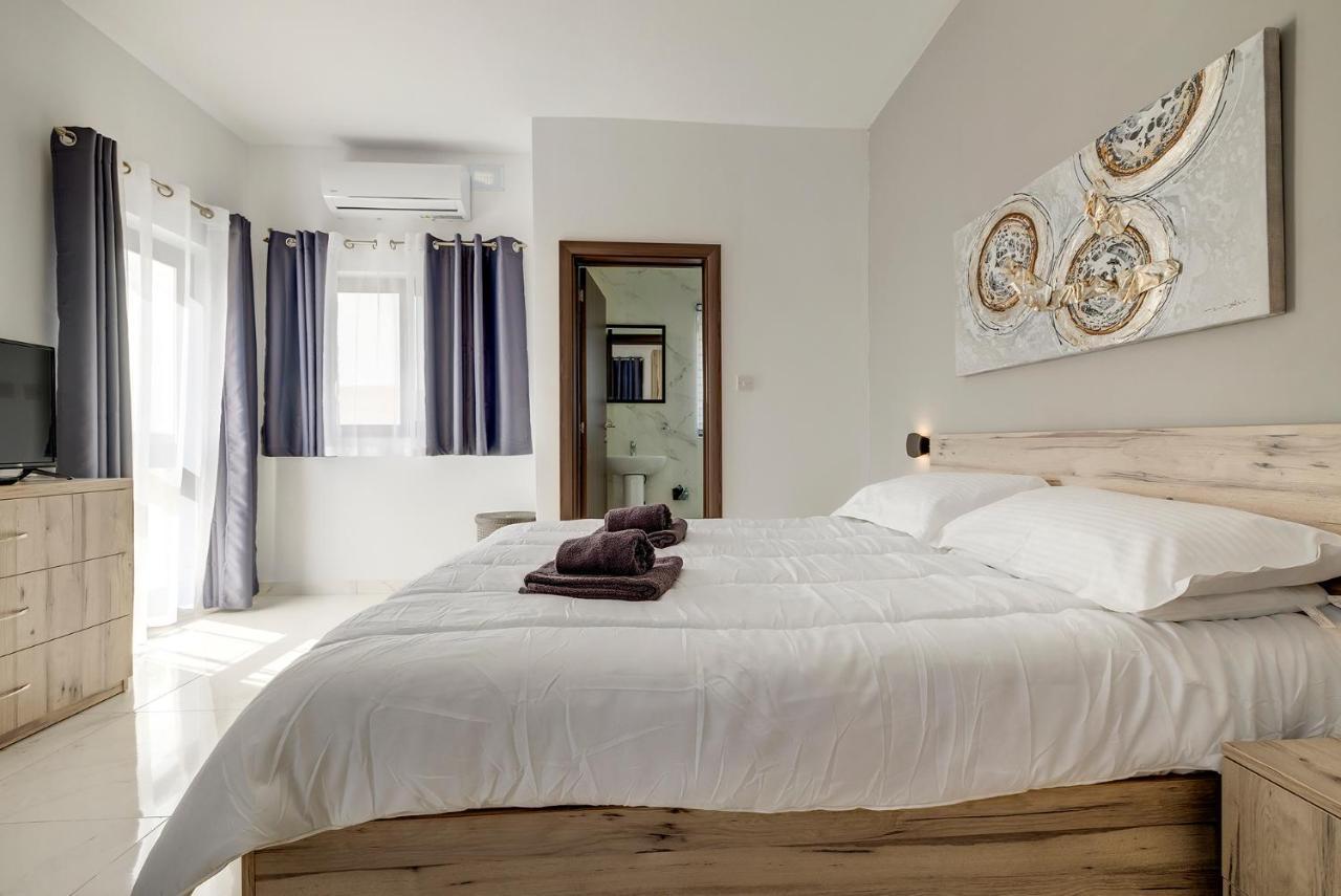 דירות סליאמה Chic 2Br Penthouse Steps From The Promenade מראה חיצוני תמונה