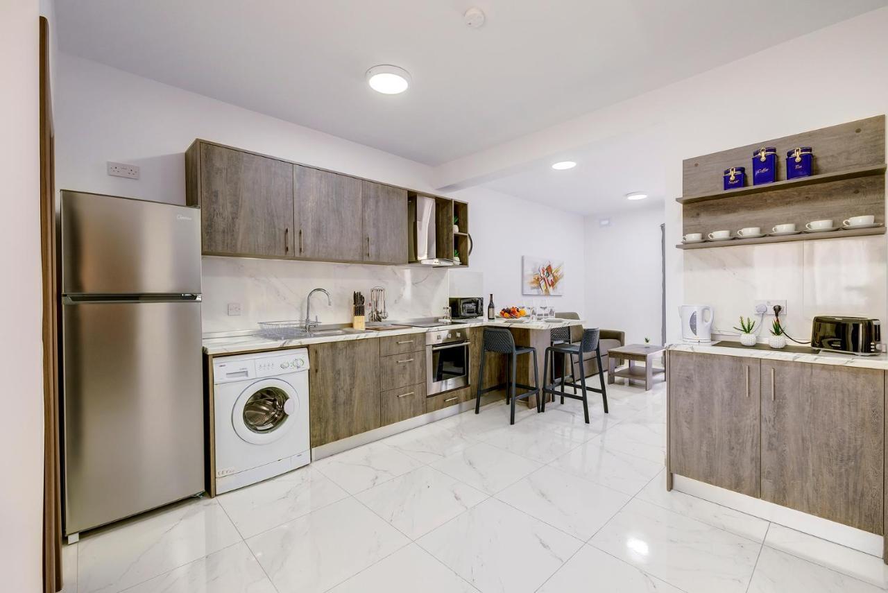 דירות סליאמה Chic 2Br Penthouse Steps From The Promenade מראה חיצוני תמונה