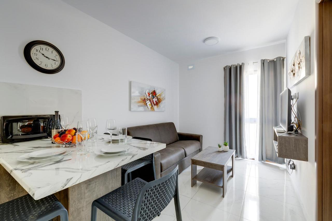 דירות סליאמה Chic 2Br Penthouse Steps From The Promenade מראה חיצוני תמונה